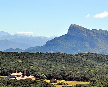 Ruta 12: Jaca – Peña Oroel – San Juan de la Peña – Santa Cruz Serós – Jaca